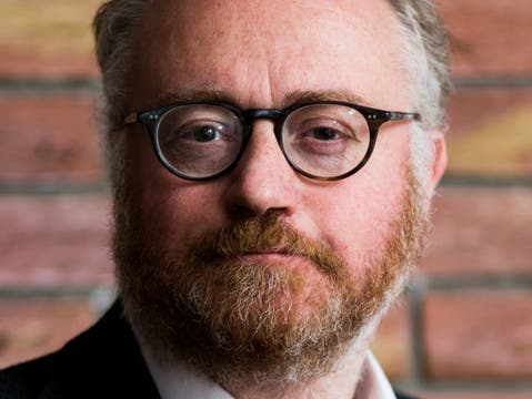 Russell Napier est l'auteur du Solid Ground Investment Report et co-fondateur du portail de recherche en investissement ERIC. Il travaille dans le domaine de l'investissement depuis plus de 25 ans et écrit des documents de stratégie macroéconomique pour les investisseurs institutionnels depuis 1995. Napier est le fondateur et directeur des études du programme Practical History of Financial Markets de l'Edinburgh Business School et l'initiateur de la Library of Mistakes, une bibliothèque d'histoire des marchés financiers. Napier est membre de la CFA Society. Il vit à Édimbourg, en Écosse.