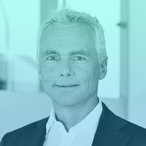 Daniel Riediker ist seit 2003 Partner und CEO der Alegra Capital, einem unabhängigen Vermögensverwalter, der auf Investitionen in Kreditverbriefungen spezialisiert ist. Zuvor arbeitete der heute 55-jährige zehn Jahre bei einem Schweizer Versicherungskonzern in verschiedenen Funktionen in den Bereichen alternative Rückversicherung und strukturierte Finanzierung. Seit der Gründung einer regulierten Liechtensteiner Tochtergesellschaft mit Zugang zum Europäischen Wirtschaftsraum 2012 wohnt der Schweizer in Vaduz. Riediker hat sein Wirtschaftsstudium an der Universität Zürich (lic. oec. publ.) mit magna cum laude abgeschlossen.