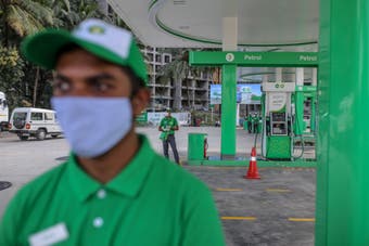 Заправочная станция, принадлежащая Reliance BP Mobility недалеко от Мумбаи: Бизнес по добыче ископаемого топлива приносит большую прибыль.
