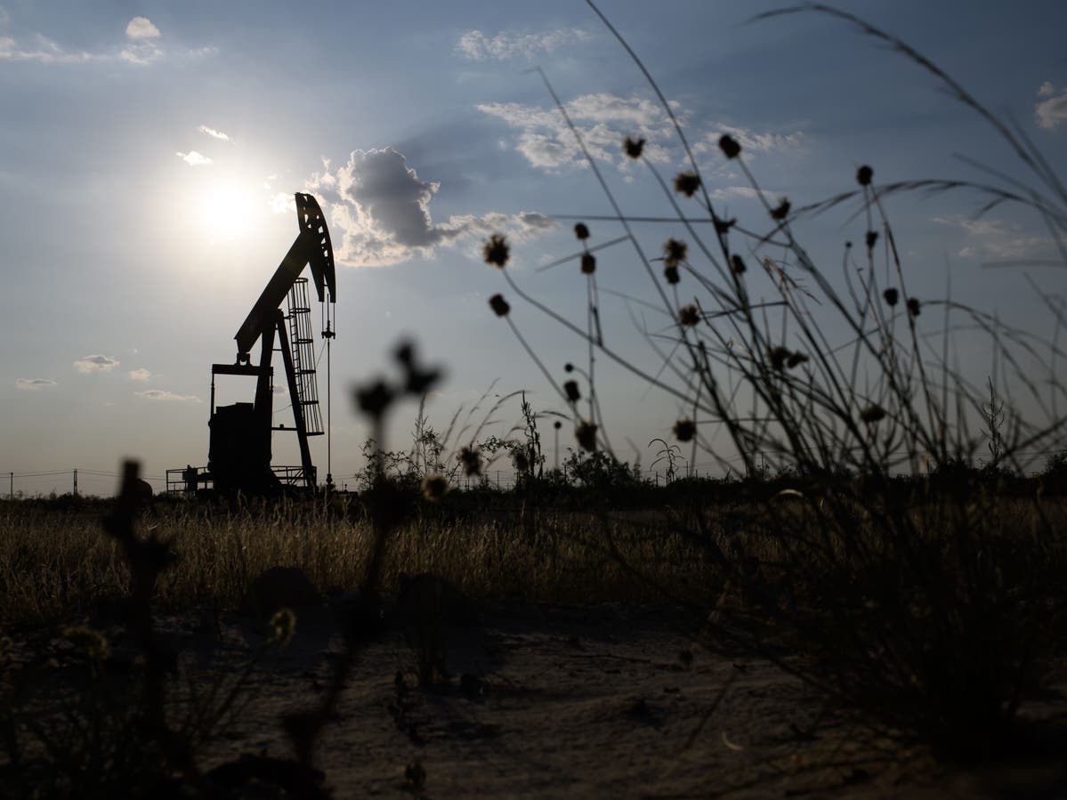 Oil stocks break out into new territory