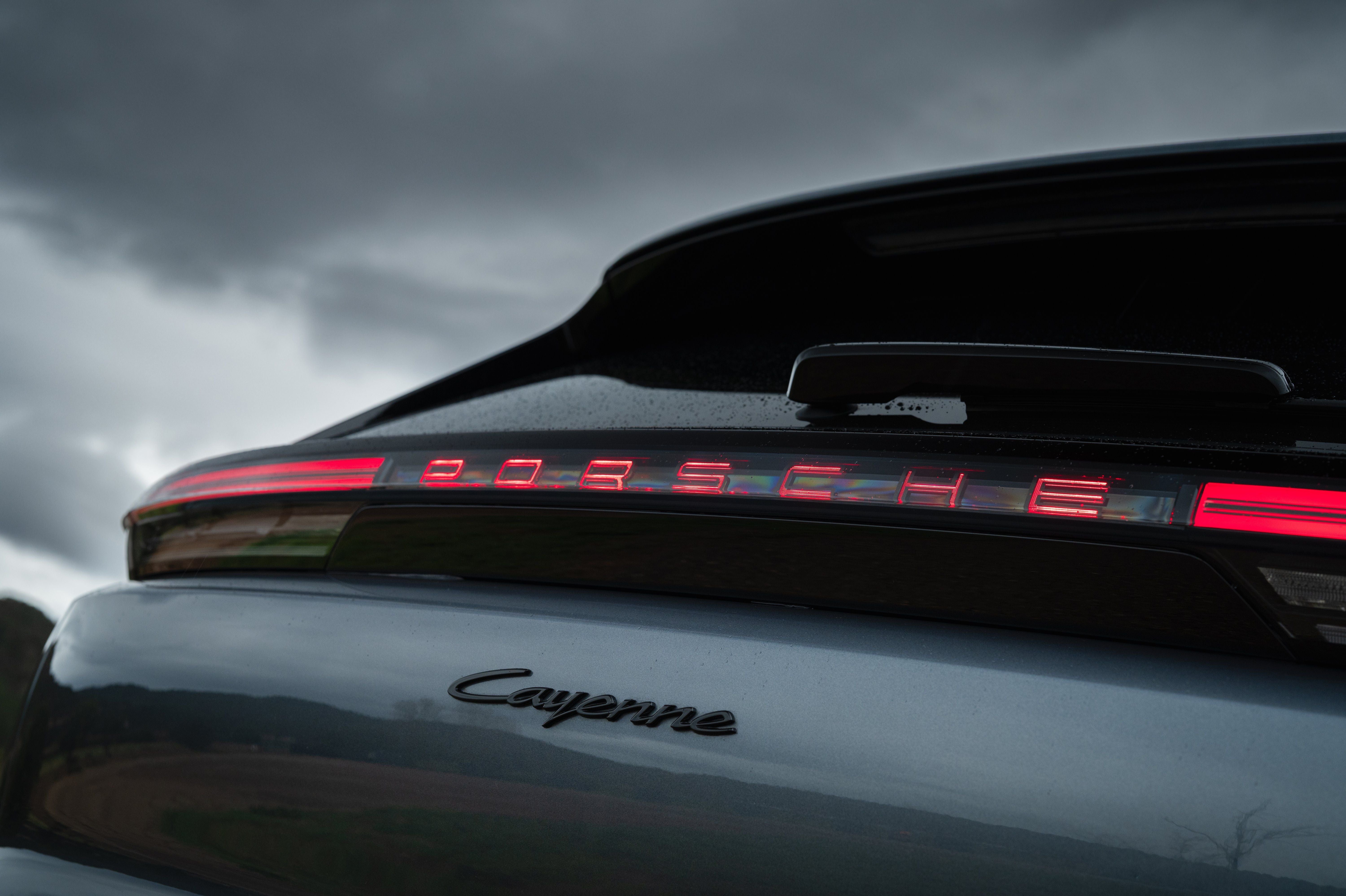 Bets against Porsche shares rise to record levels